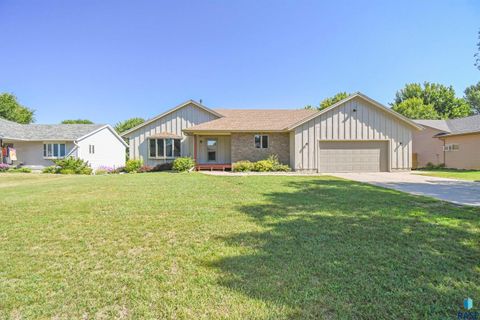 Homes For Sale - 104 E 9th Street<br/> Crooks, SD 57020
