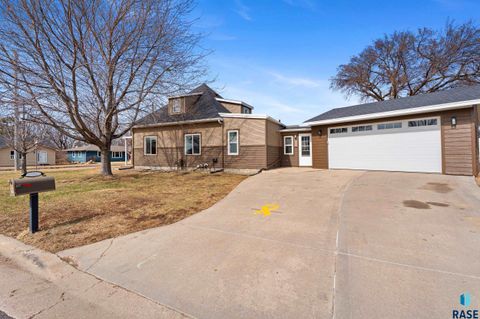 Photo of 406 S Prairie St, Harrisburg, SD 57032 (MLS # 22602006)