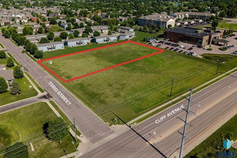 Photo of 1104 E 73rd St, Sioux Falls, SD 57108 (MLS # 22508517)