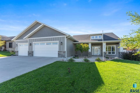 Photo of 6601 E 33rd St, Sioux Falls, SD 57110 (MLS # 22608022)