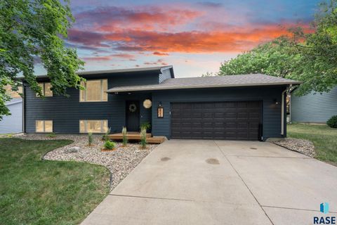 Homes For Sale - 623 Hickory Lane<br/> Harrisburg, SD 57032