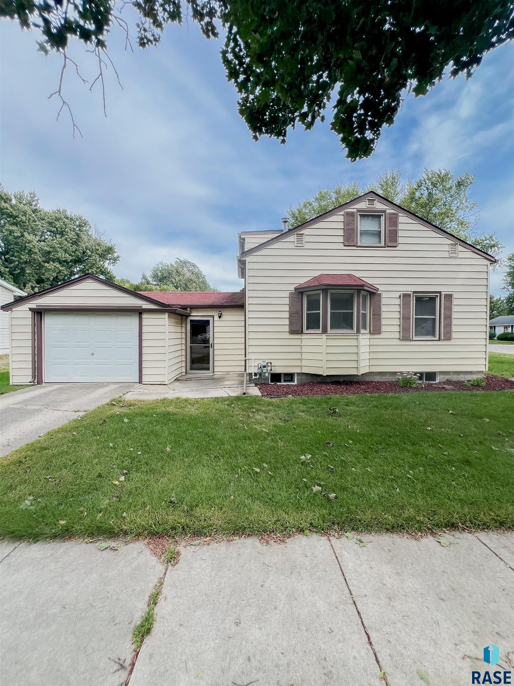 503 E Dodge St