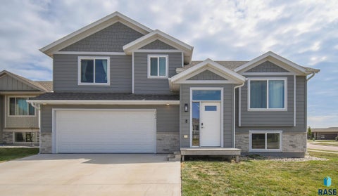 Photo of 202 Creekside Ave, Harrisburg, SD 57032 (MLS # 22607378)