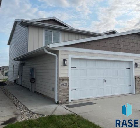 Photo of 9624 W Tunis Dr, Sioux Falls, SD 57106 (MLS # 22602348)