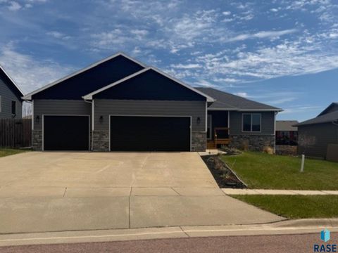 Photo of 4032 S Homerun Ave, Sioux Falls, SD 57110 (MLS # 22601921)