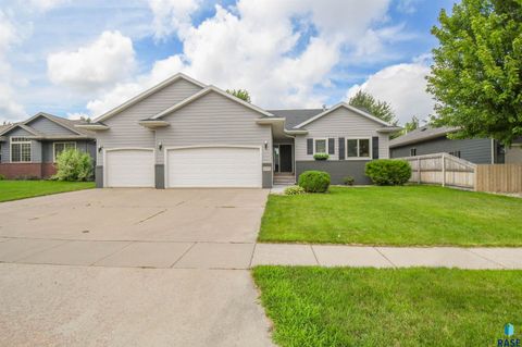 Homes For Sale - 5109 S Manchester Court<br/> Sioux Falls, SD 57108