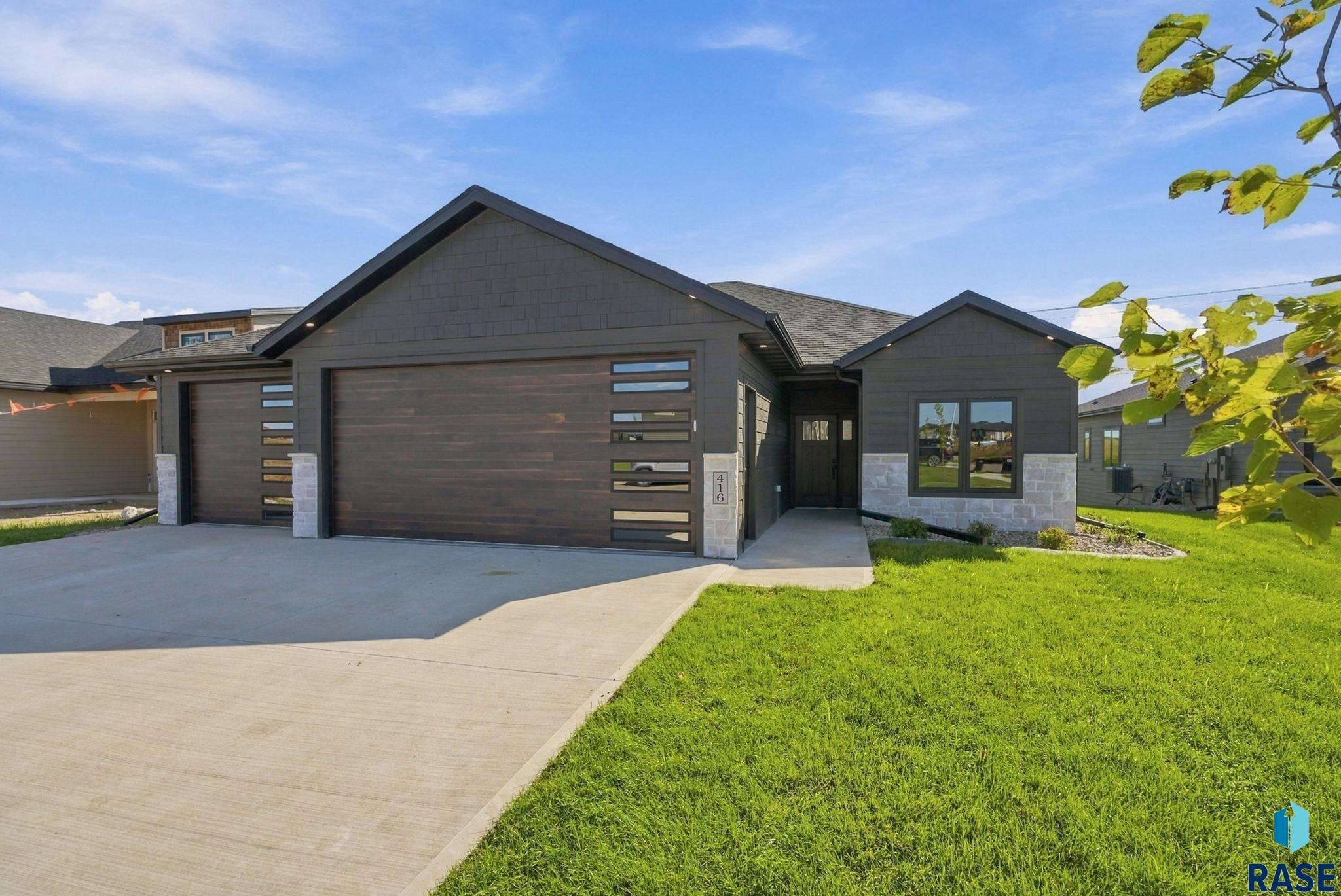 416 N Almond Ave