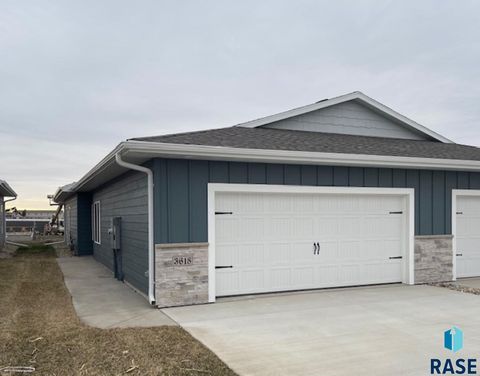 Photo of 3618 S Heather Ave, Sioux Falls, SD 57106 (MLS # 22602353)
