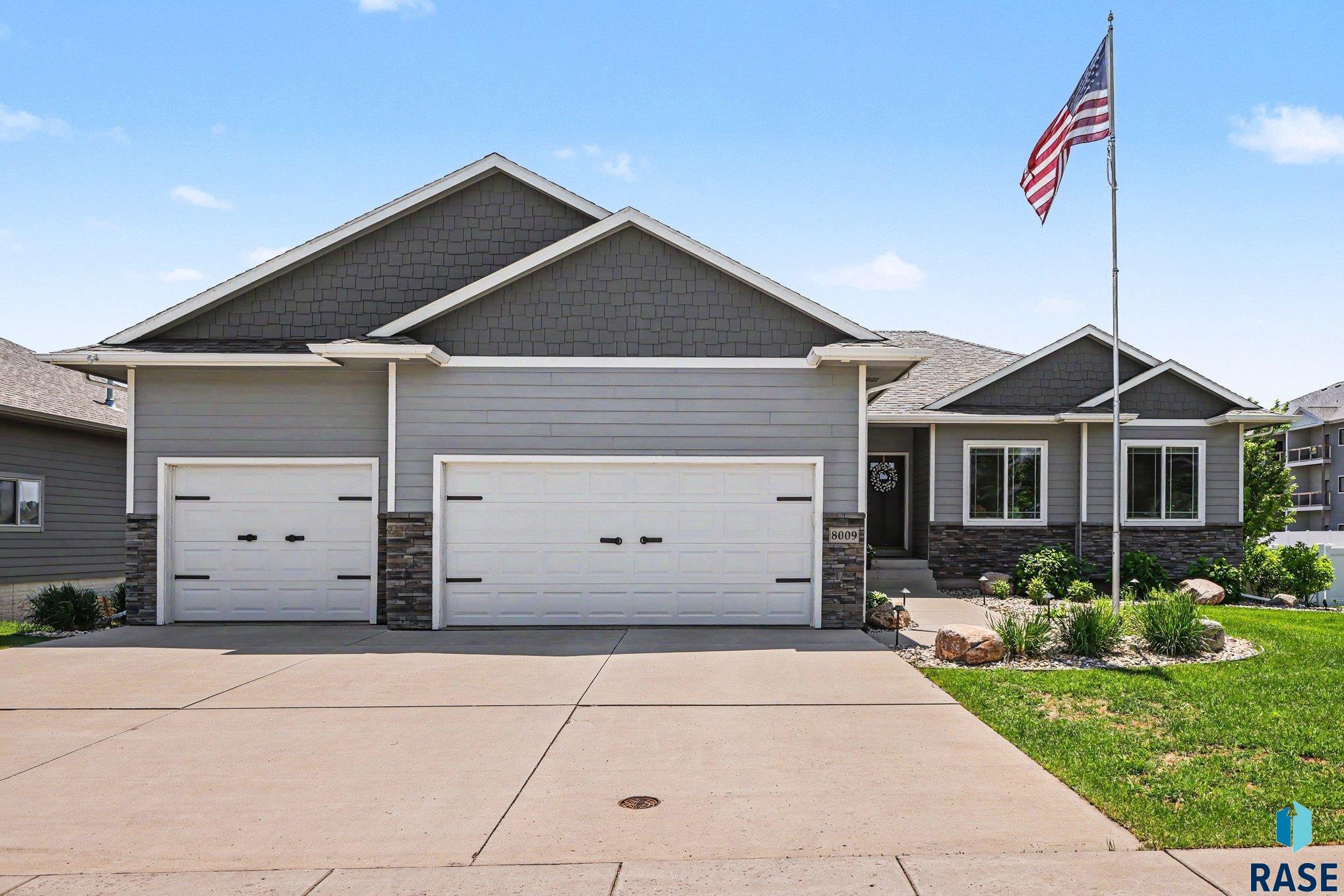 Photo 1 of 20 — 8009 W Yale St, Sioux Falls, SD 57106