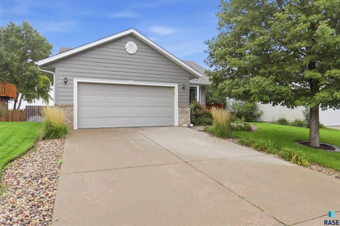 Photo of 7120 W 50th St, Sioux Falls, SD 57106 (MLS # 22607488)