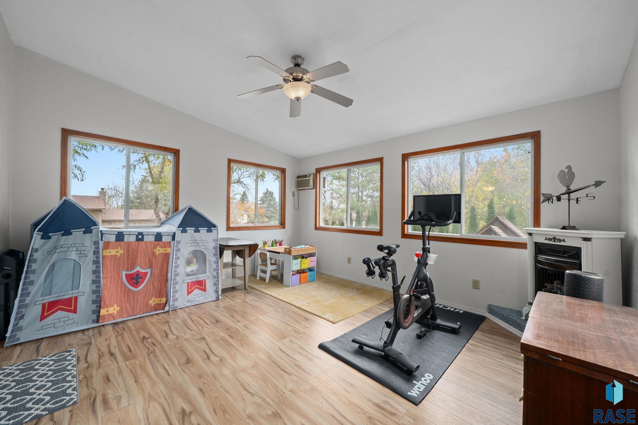 Sioux Falls, South Dakota 57105, United States, 4 Bedrooms Bedrooms, ,3 BathroomsBathrooms,Residential,Active,186542