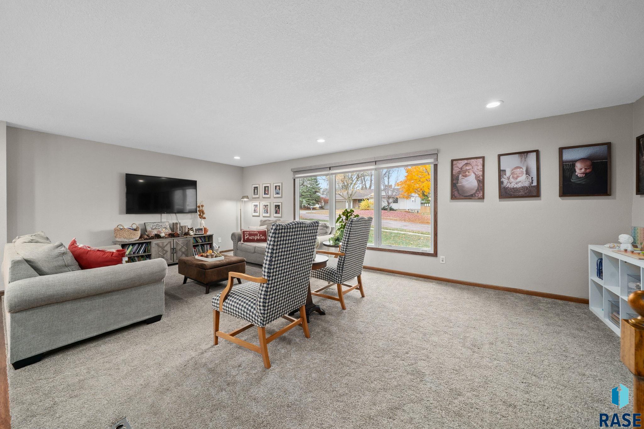 Sioux Falls, South Dakota 57105, United States, 4 Bedrooms Bedrooms, ,3 BathroomsBathrooms,Residential,Active,186542