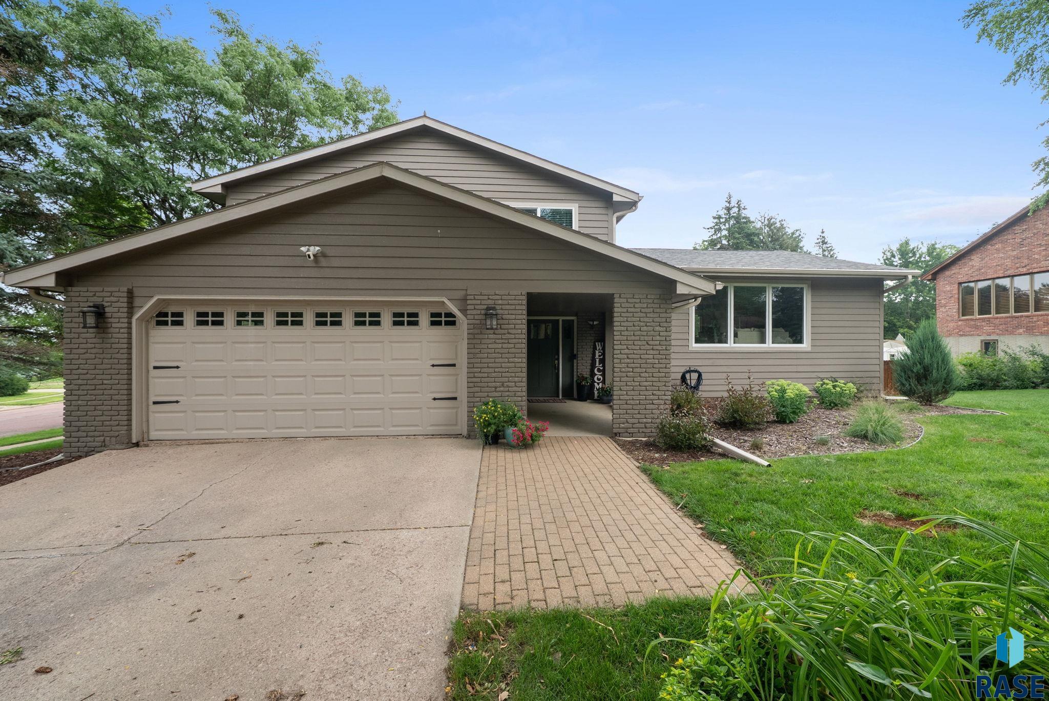 Sioux Falls, South Dakota 57105, United States, 4 Bedrooms Bedrooms, ,3 BathroomsBathrooms,Residential,Active,186542