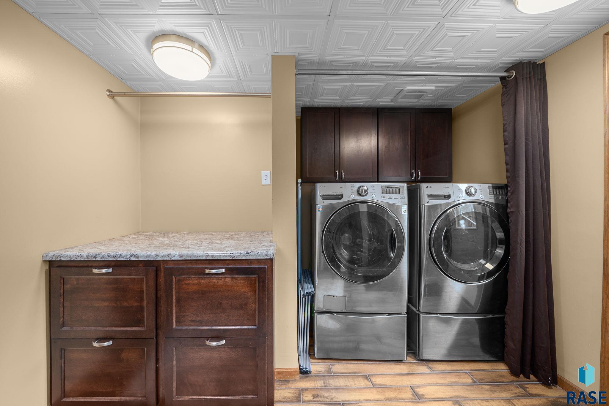 Sioux Falls, South Dakota 57105, United States, 4 Bedrooms Bedrooms, ,3 BathroomsBathrooms,Residential,Active,186542