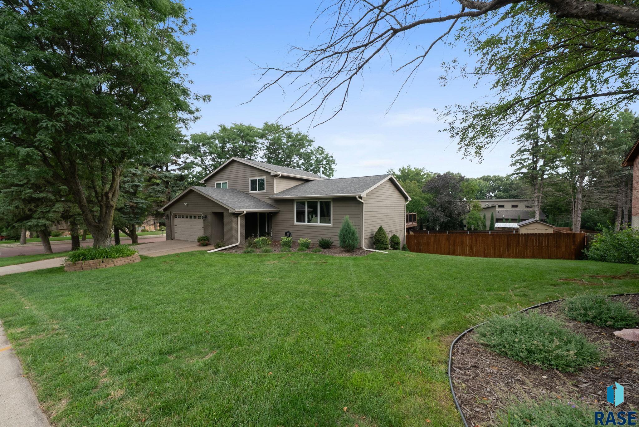 Sioux Falls, South Dakota 57105, United States, 4 Bedrooms Bedrooms, ,3 BathroomsBathrooms,Residential,Active,186542