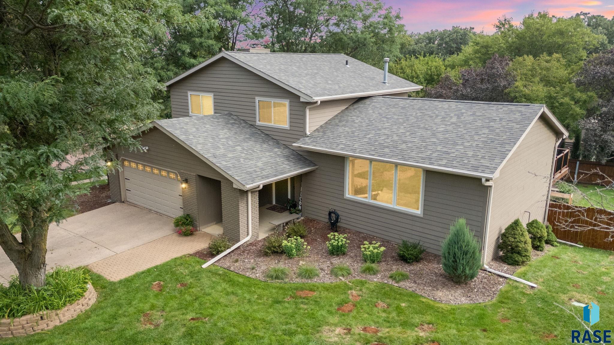 Sioux Falls, South Dakota 57105, United States, 4 Bedrooms Bedrooms, ,3 BathroomsBathrooms,Residential,Active,186542