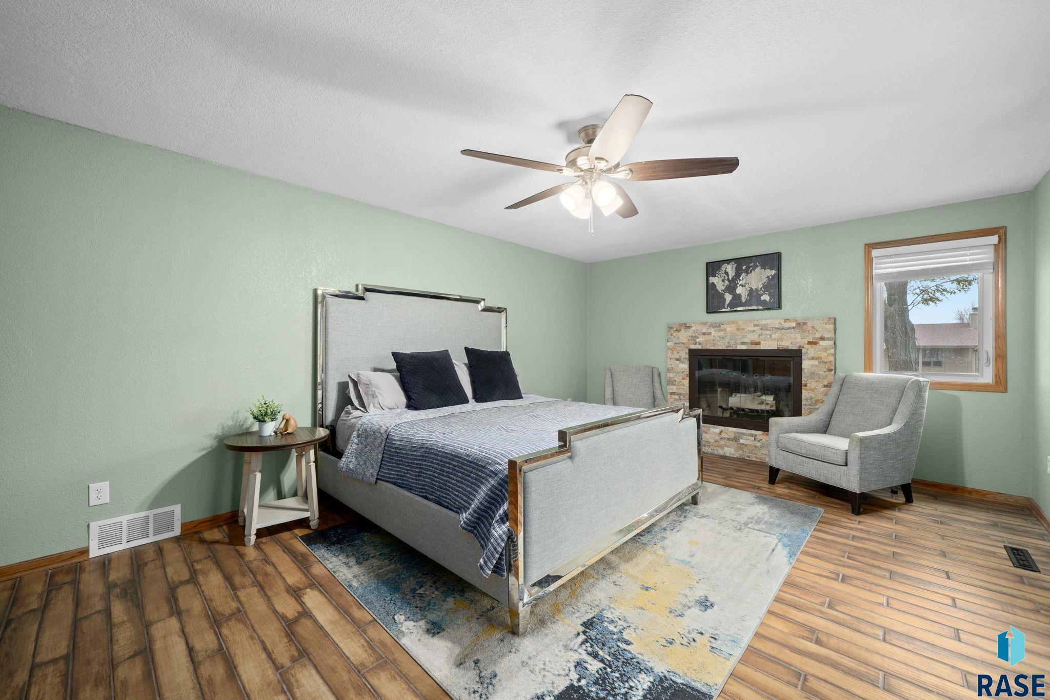 Sioux Falls, South Dakota 57105, United States, 4 Bedrooms Bedrooms, ,3 BathroomsBathrooms,Residential,Active,186542