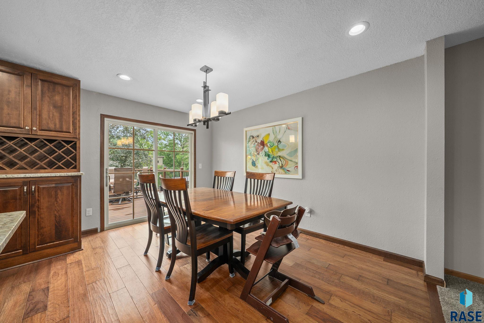 Sioux Falls, South Dakota 57105, United States, 4 Bedrooms Bedrooms, ,3 BathroomsBathrooms,Residential,Active,186542