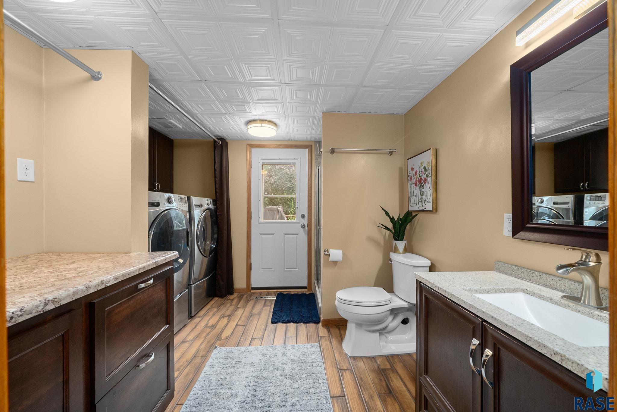 Sioux Falls, South Dakota 57105, United States, 4 Bedrooms Bedrooms, ,3 BathroomsBathrooms,Residential,Active,186542