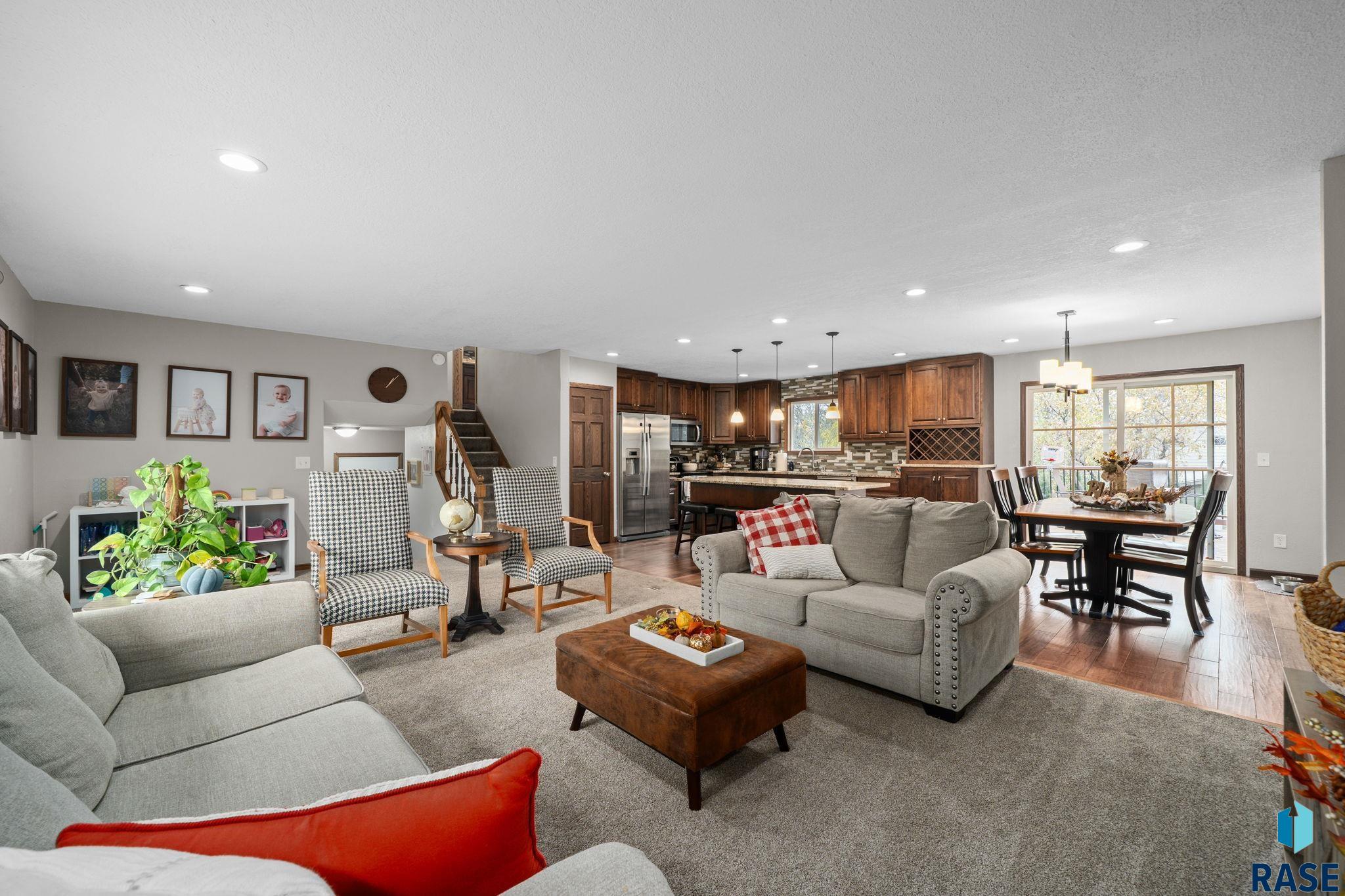 Sioux Falls, South Dakota 57105, United States, 4 Bedrooms Bedrooms, ,3 BathroomsBathrooms,Residential,Active,186542