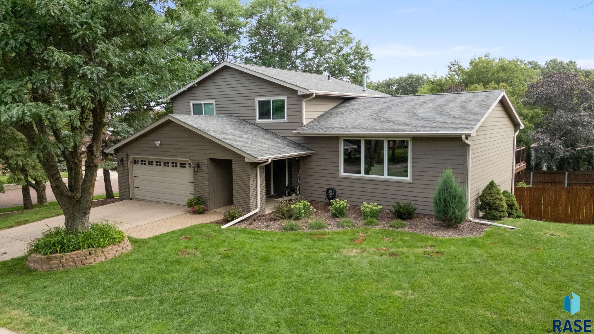 Sioux Falls, South Dakota 57105, United States, 4 Bedrooms Bedrooms, ,3 BathroomsBathrooms,Residential,Active,186542