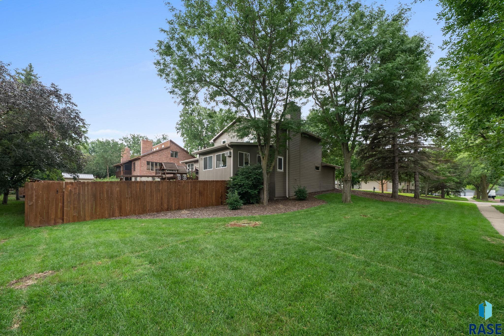 Sioux Falls, South Dakota 57105, United States, 4 Bedrooms Bedrooms, ,3 BathroomsBathrooms,Residential,Active,186542