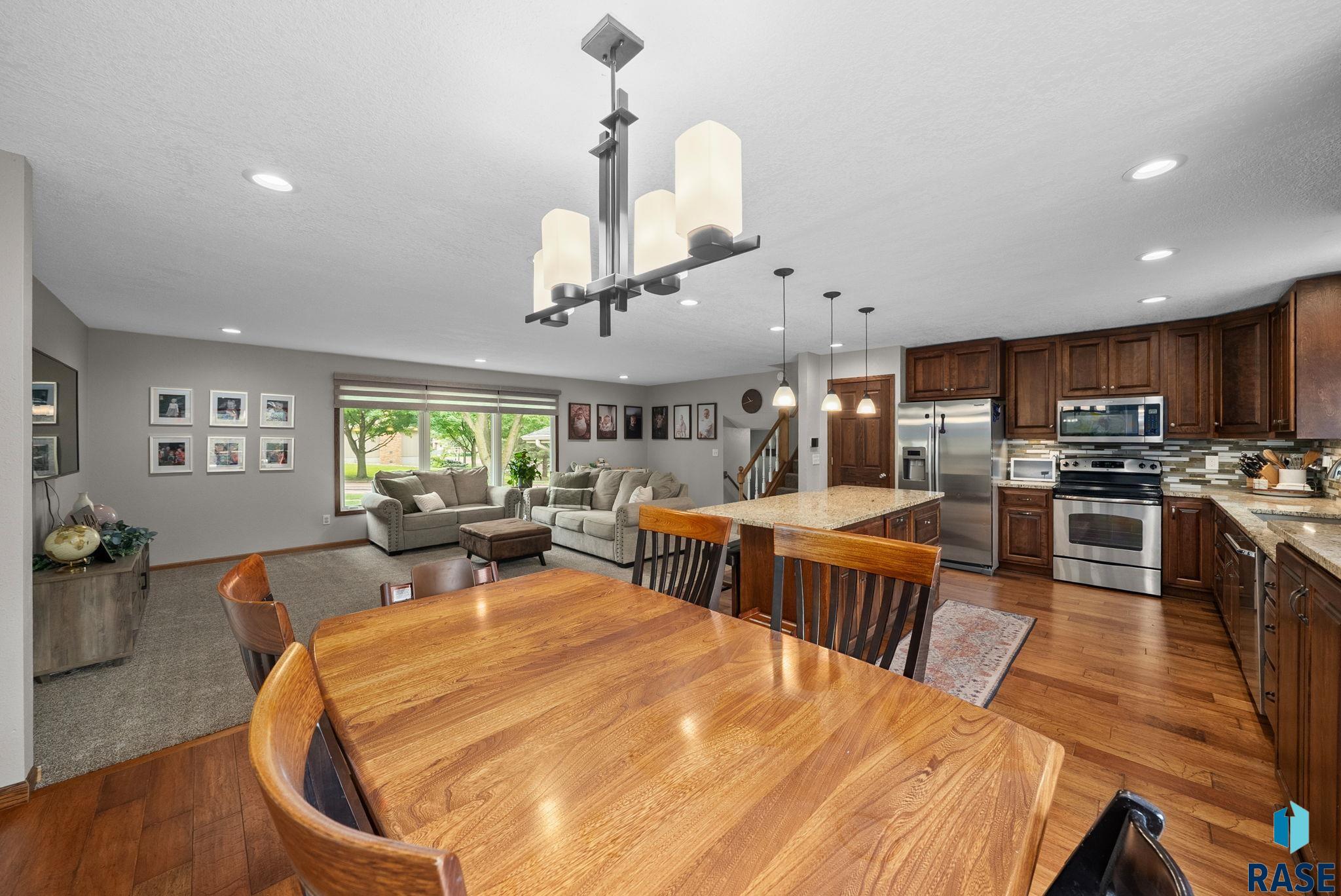 Sioux Falls, South Dakota 57105, United States, 4 Bedrooms Bedrooms, ,3 BathroomsBathrooms,Residential,Active,186542