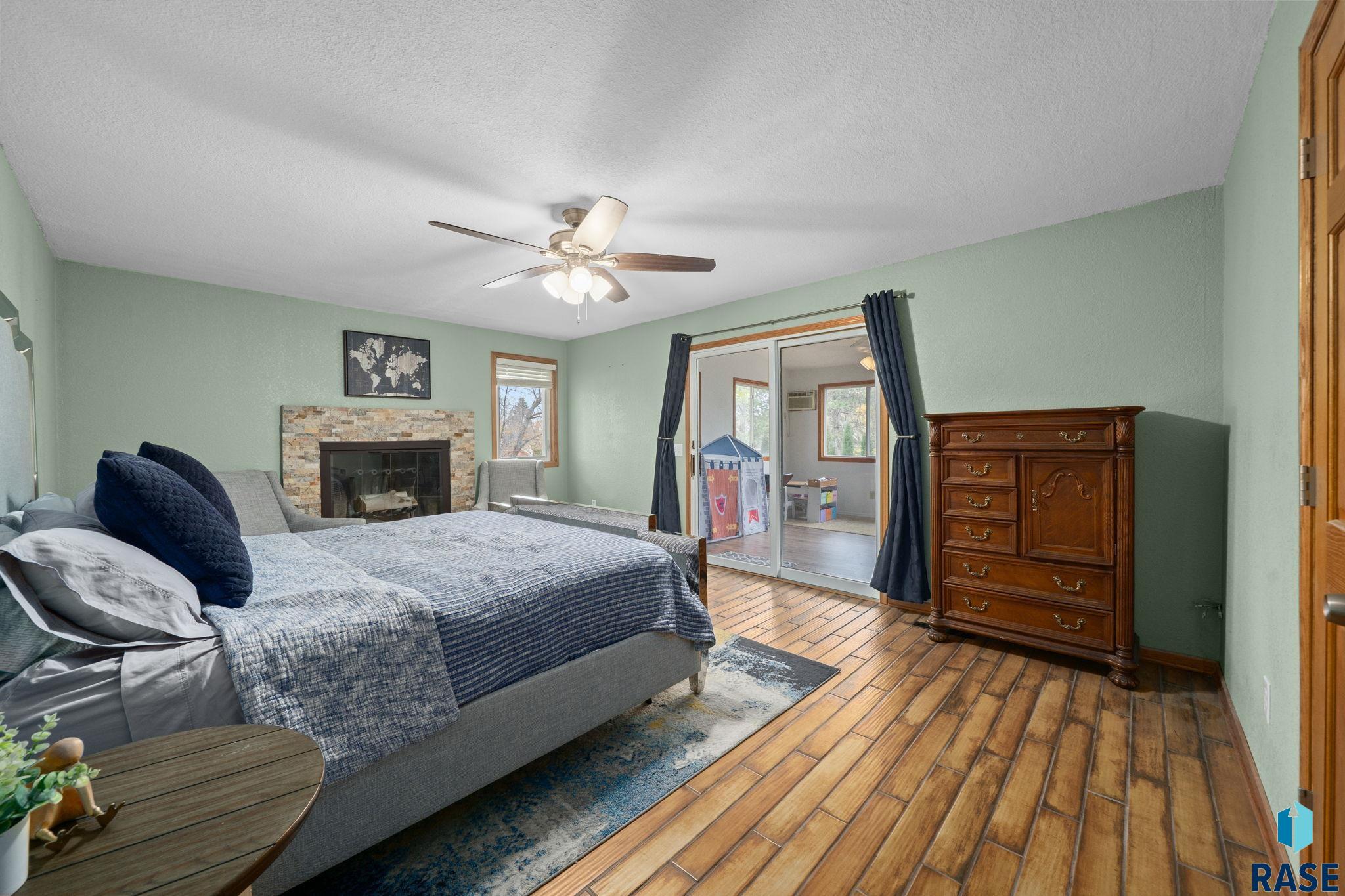 Sioux Falls, South Dakota 57105, United States, 4 Bedrooms Bedrooms, ,3 BathroomsBathrooms,Residential,Active,186542