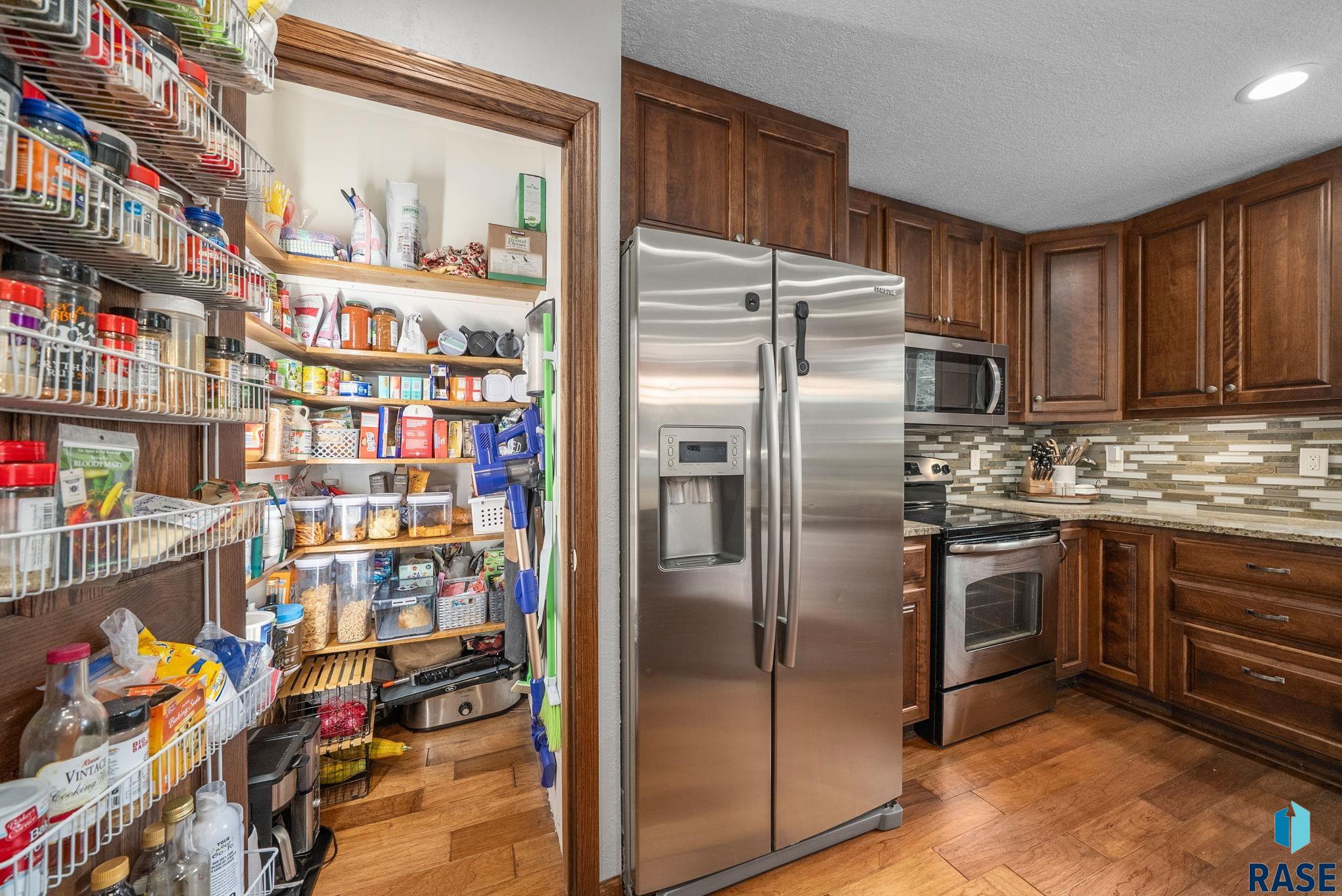 Sioux Falls, South Dakota 57105, United States, 4 Bedrooms Bedrooms, ,3 BathroomsBathrooms,Residential,Active,186542