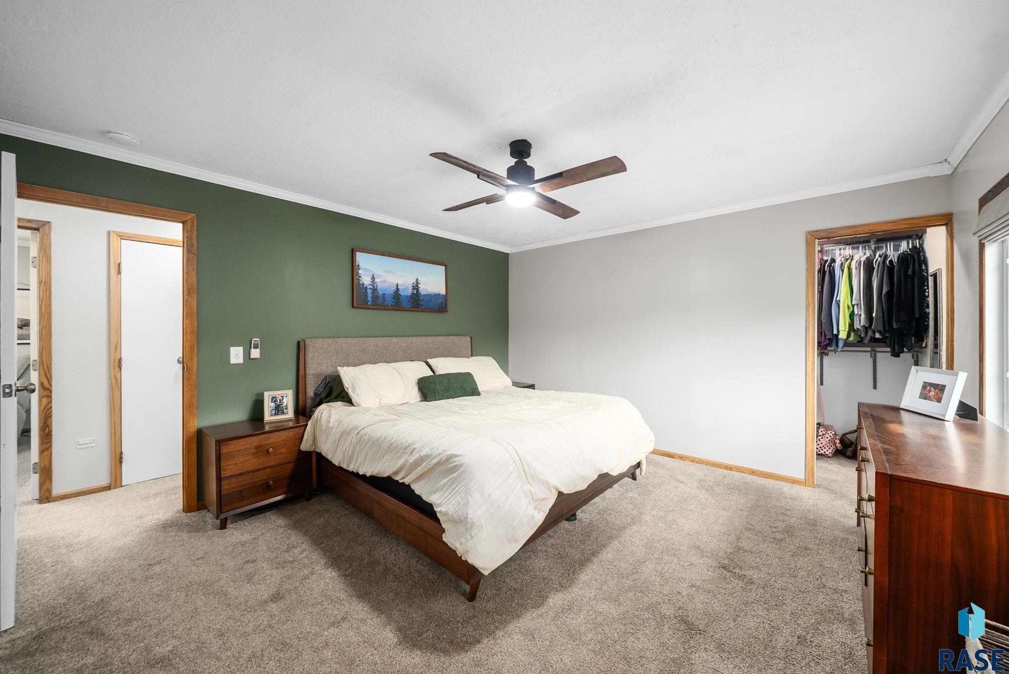 Sioux Falls, South Dakota 57105, United States, 4 Bedrooms Bedrooms, ,3 BathroomsBathrooms,Residential,Active,186542