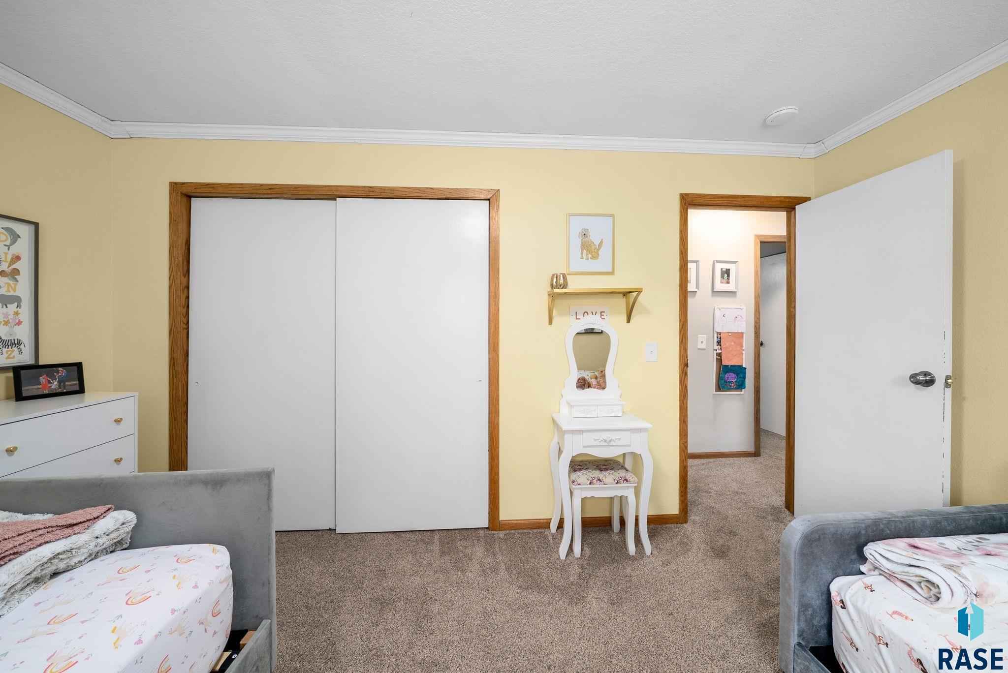 Sioux Falls, South Dakota 57105, United States, 4 Bedrooms Bedrooms, ,3 BathroomsBathrooms,Residential,Active,186542