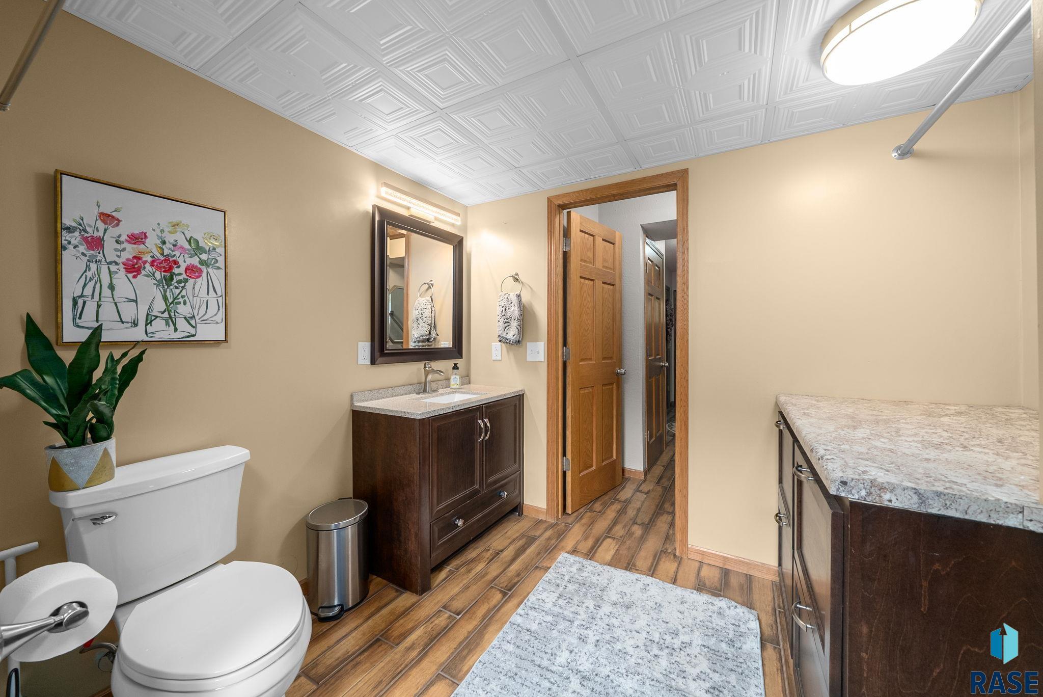 Sioux Falls, South Dakota 57105, United States, 4 Bedrooms Bedrooms, ,3 BathroomsBathrooms,Residential,Active,186542