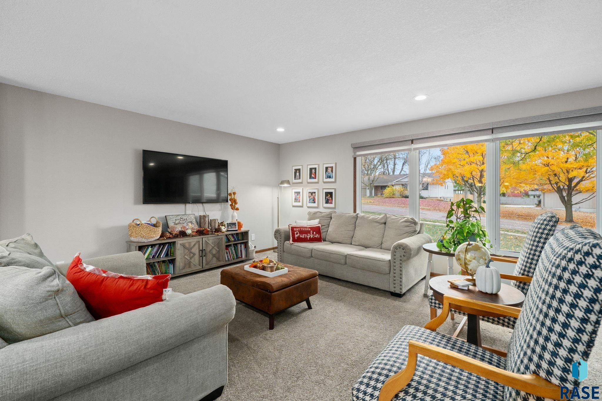 Sioux Falls, South Dakota 57105, United States, 4 Bedrooms Bedrooms, ,3 BathroomsBathrooms,Residential,Active,186542