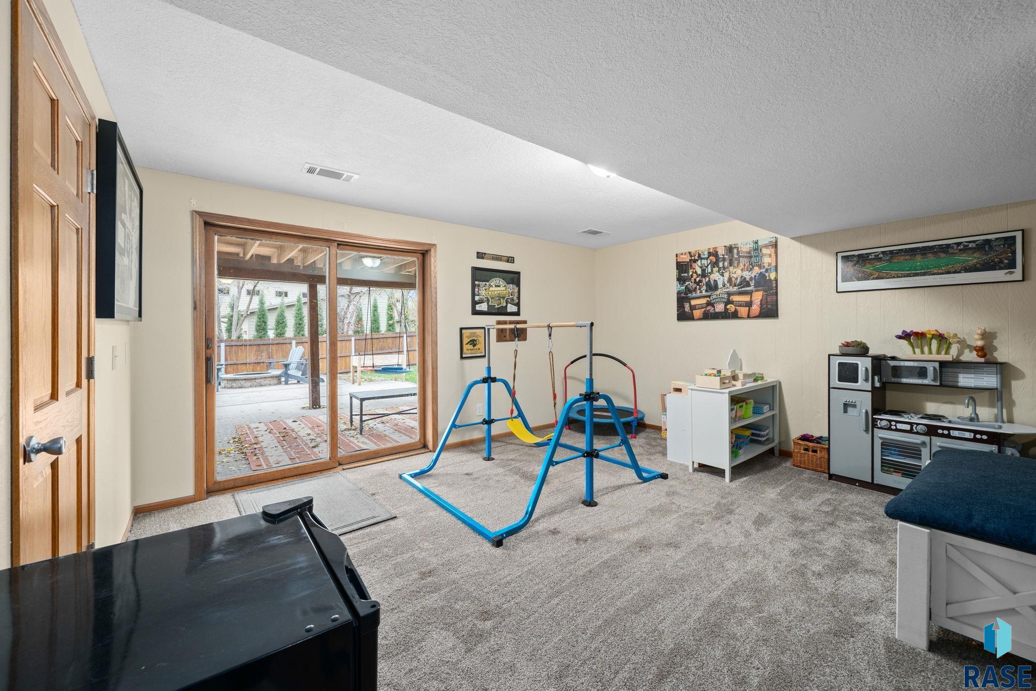 Sioux Falls, South Dakota 57105, United States, 4 Bedrooms Bedrooms, ,3 BathroomsBathrooms,Residential,Active,186542