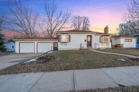 Photo of 2312 S Phillips Ave, Sioux Falls, SD 57105 (MLS # 22600315)