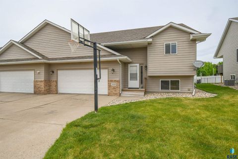 Photo of 3608 W Hughes Pl, Sioux Falls, SD 57108 (MLS # 22603637)