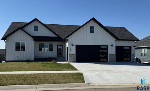 Homes For Sale - 1834 E Briarwood Circle<br/> Brookings, SD 57006