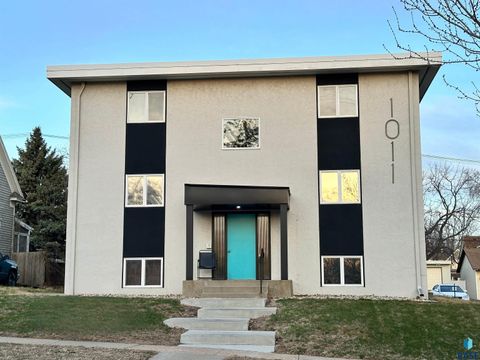 Photo of 1011 S 2nd Ave, Sioux Falls, SD 57105 (MLS # 22602400)