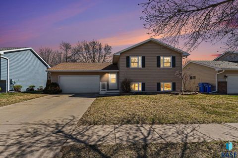 Photo of 4424 W Antelope Dr, Sioux Falls, SD 57107 (MLS # 22602771)