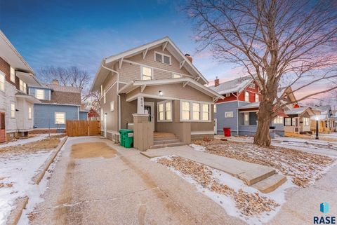 Photo of 804 S summit Ave, Sioux Falls, SD 57104 (MLS # 22600662)