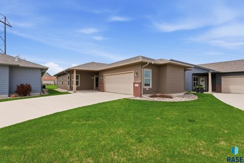 Photo of 1505 S Foss Ave, Sioux Falls, SD 57110 (MLS # 22603319)