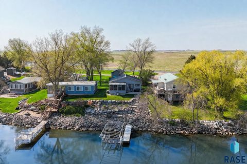 Photo of 10 S Oakwood Shoreline Dr, Bruce, SD 57220 (MLS # 22602356)
