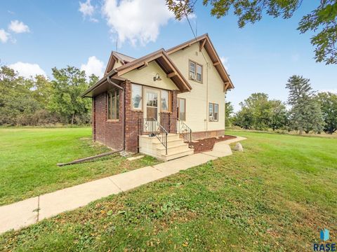 Homes For Sale - 28174 441st Avenue<br/> Freeman, SD 57029