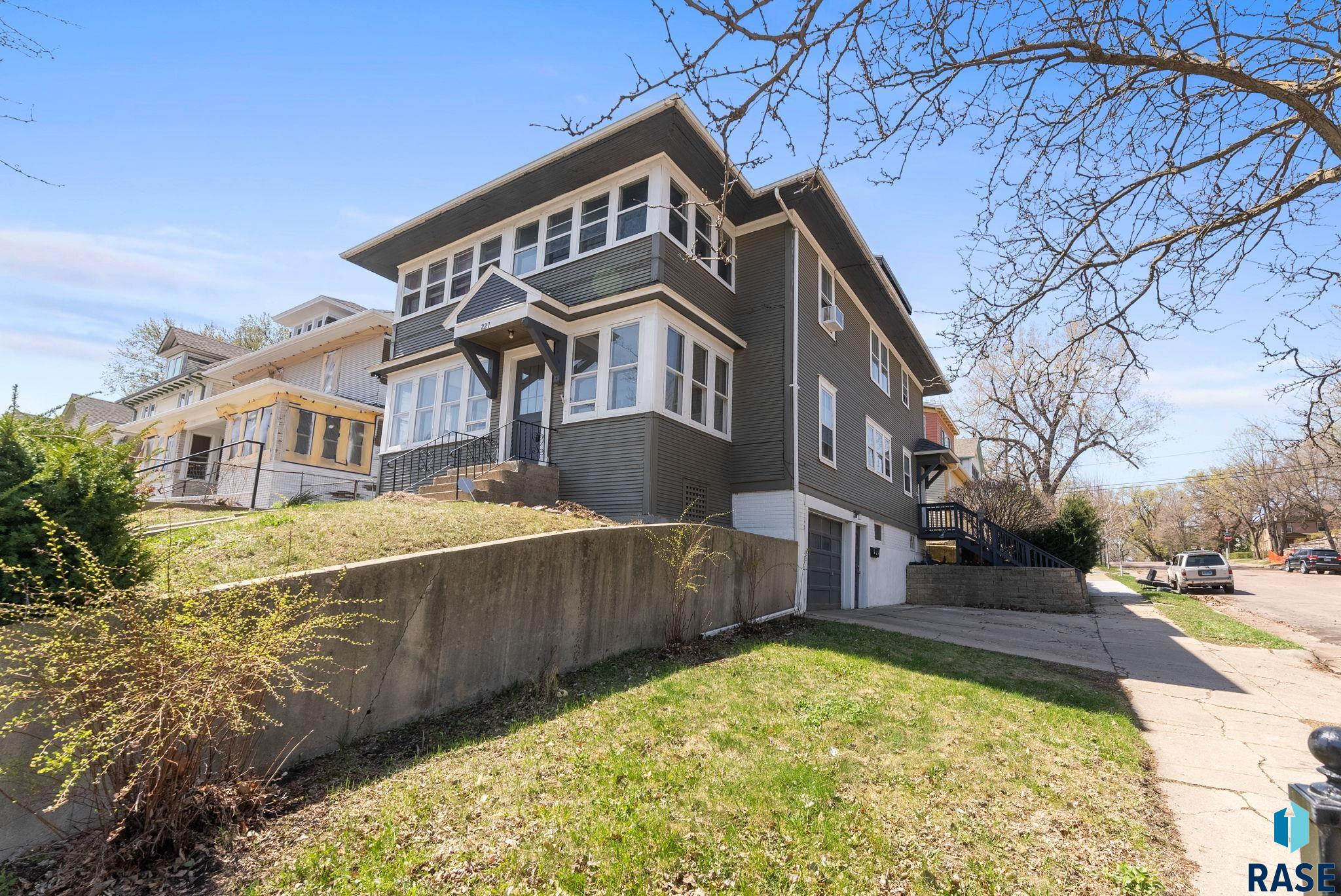 Photo 1 of 39 — 227 N Spring Ave, Sioux Falls, SD 57104
