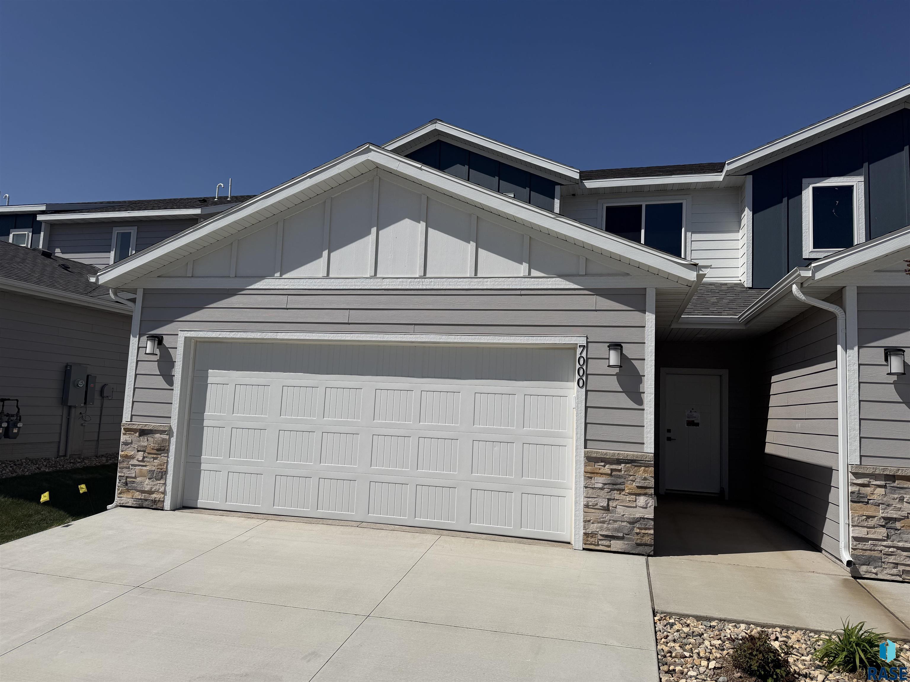 Photo 1 of 18 — 7000 E Brooks Edge Pl, Sioux Falls, SD 57110
