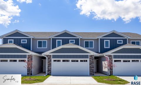 Photo of 7000 E Brooks Edge Pl, Sioux Falls, SD 57110 (MLS # 22600645)