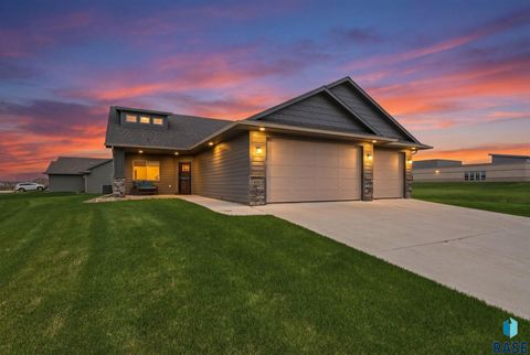 Photo of 4001 E Brewster St, Sioux Falls, SD 57108 (MLS # 22602940)