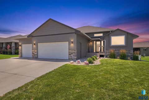 Photo of 5409 S Solono Ave, Sioux Falls, SD 57108 (MLS # 22605305)