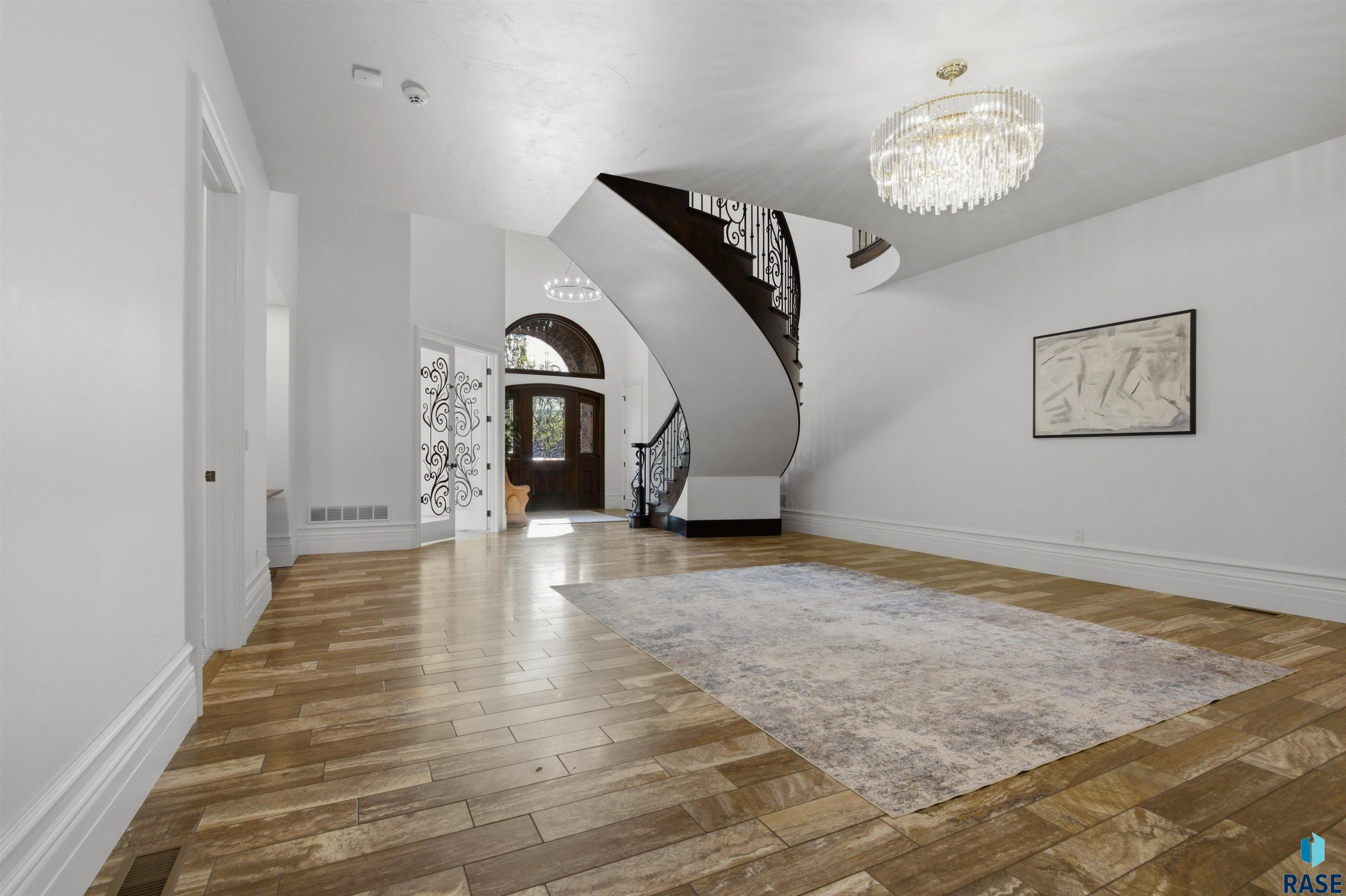217 W 77th St