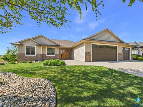 Photo of 305 E 77th St, Sioux Falls, SD 57108 (MLS # 22603477)